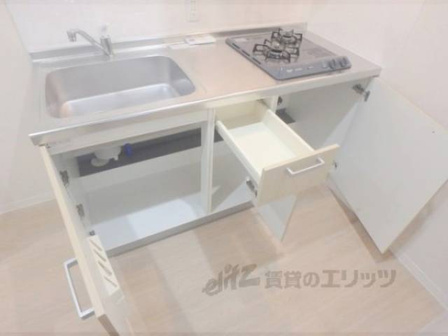 キッチン　収納下部