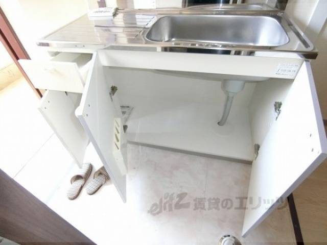 収納　キッチン下