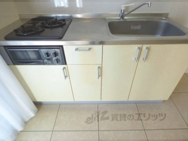 キッチン　収納下