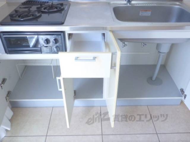 キッチン　収納下