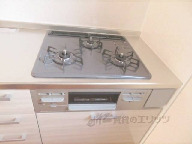 キッチン　3口コンロ