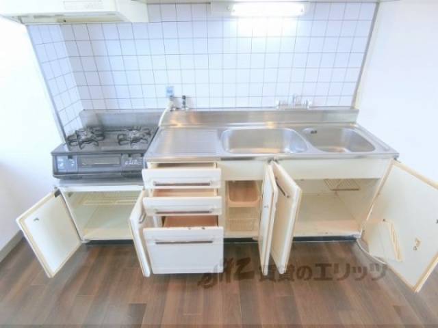 キッチン　キッチン下部収納