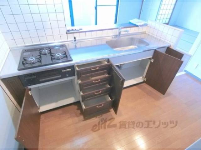 キッチン　キッチン下部収納