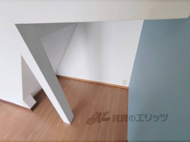 収納　階段下
