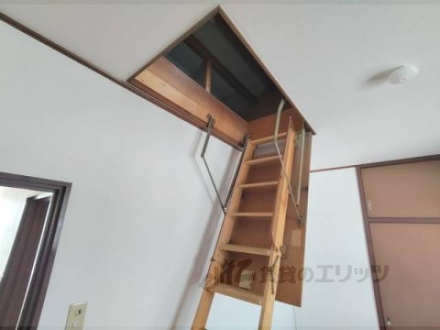 収納　屋根裏