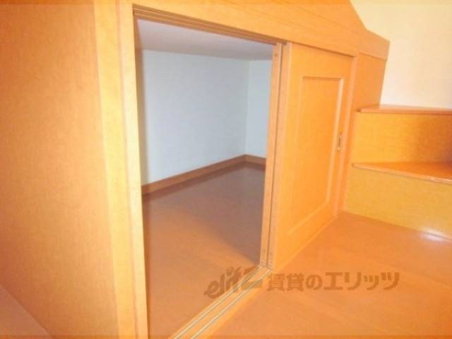 寝具下収納