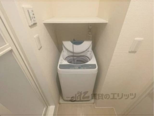 洗濯機置場　洗濯機付き