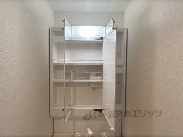 収納　洗面台上