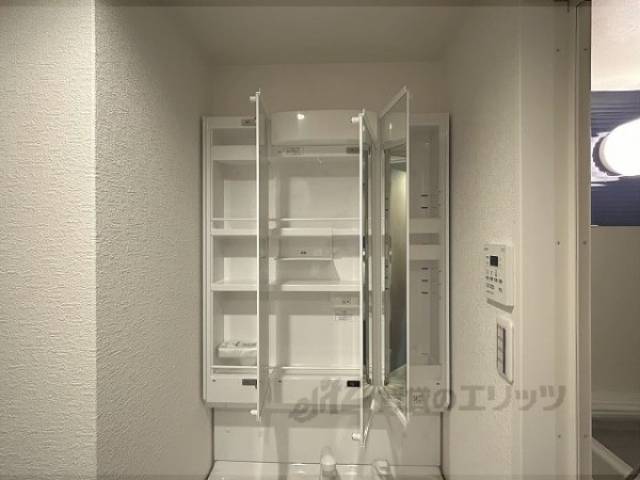 収納　洗面台上