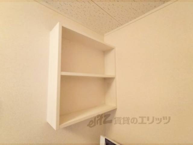 収納　洗濯機上