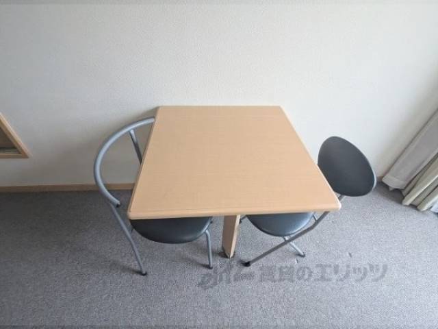 テーブル、イス