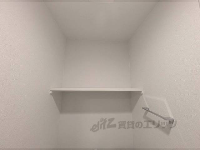 トイレ　トイレ上部棚