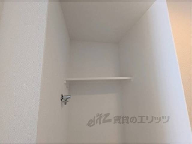 洗濯機置場　洗濯機置場上部棚