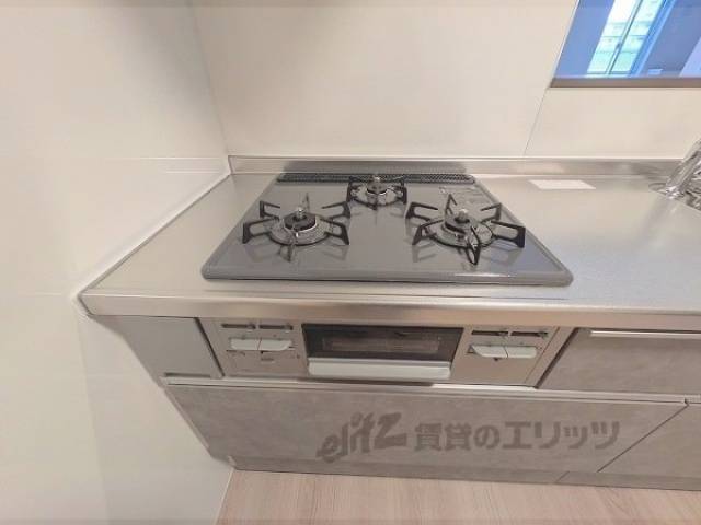 キッチン　ガス3口コンロ