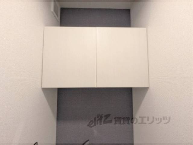 トイレ　トイレ上収納