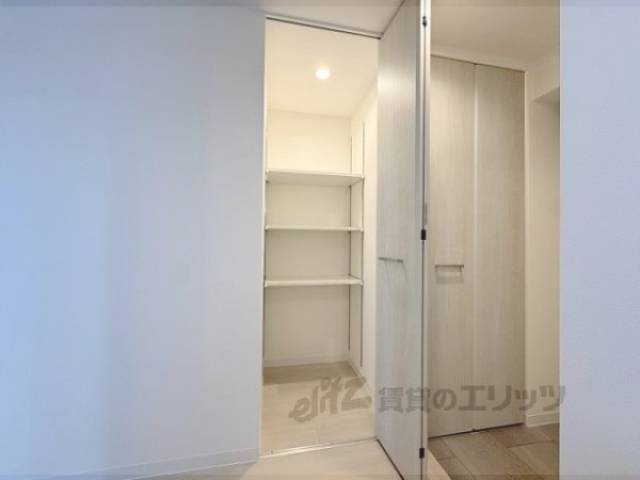 収納　廊下横