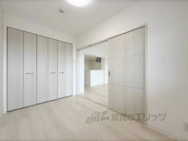 洋室　リビング横