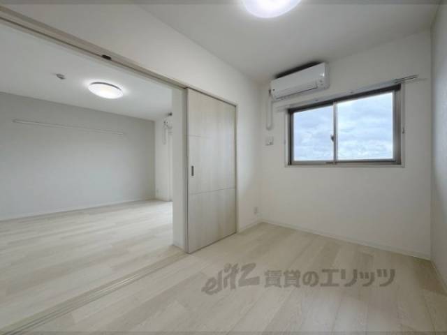 洋室　リビング横