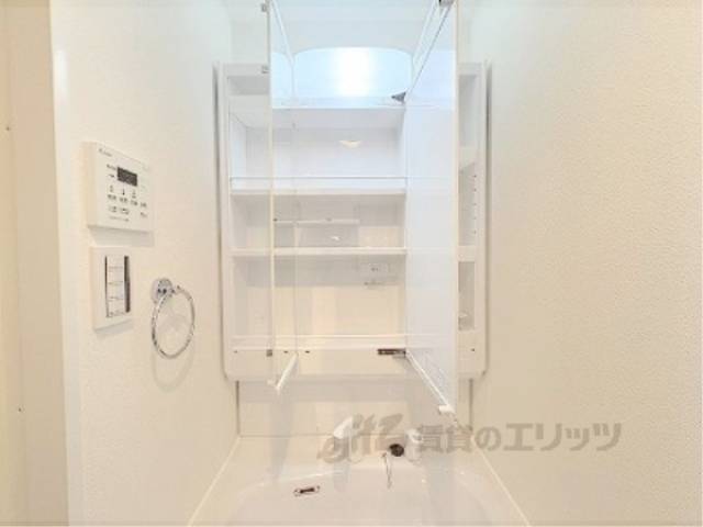 洗面所　洗面台収納