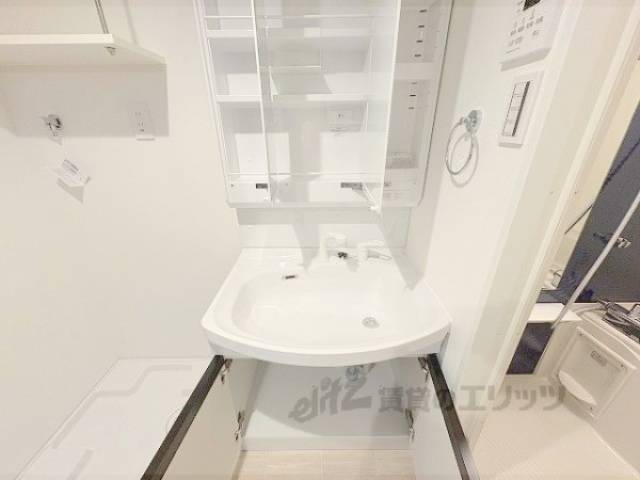 洗面所　洗面台収納