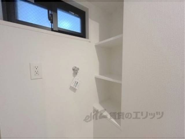 収納　洗濯機横