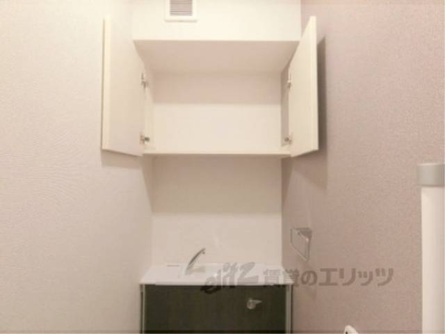 トイレ　収納棚