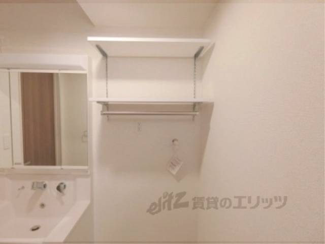 洗濯機置場　収納棚