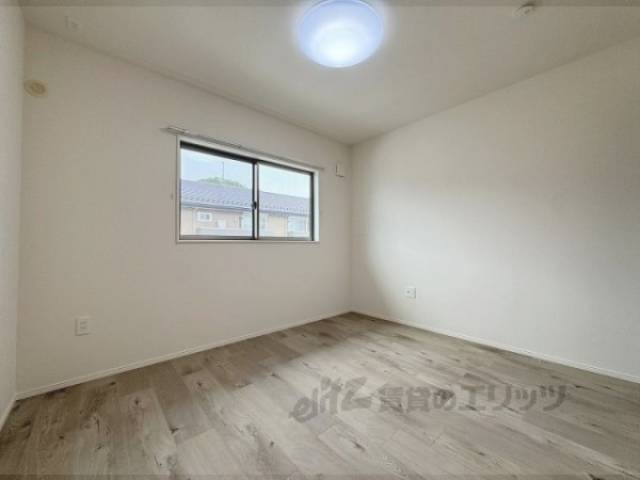洋室　西側