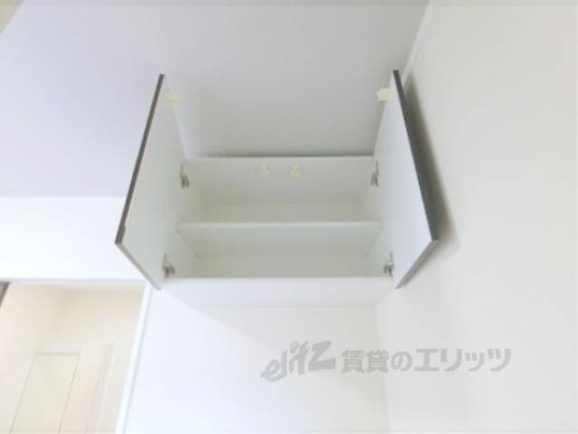 キッチン　上部収納棚