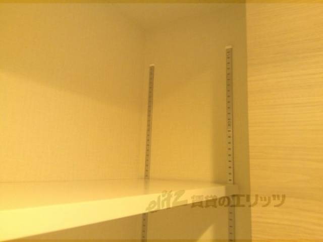 収納　廊下ｸﾛｰｾﾞｯﾄ　棚板は高さ調節可能