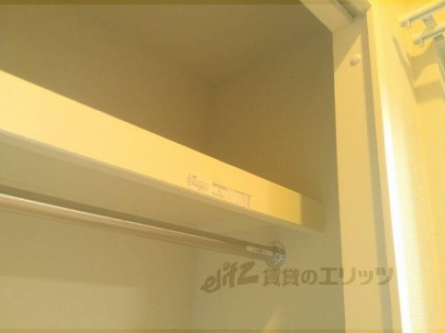 収納　棚、ハンガーラックつき