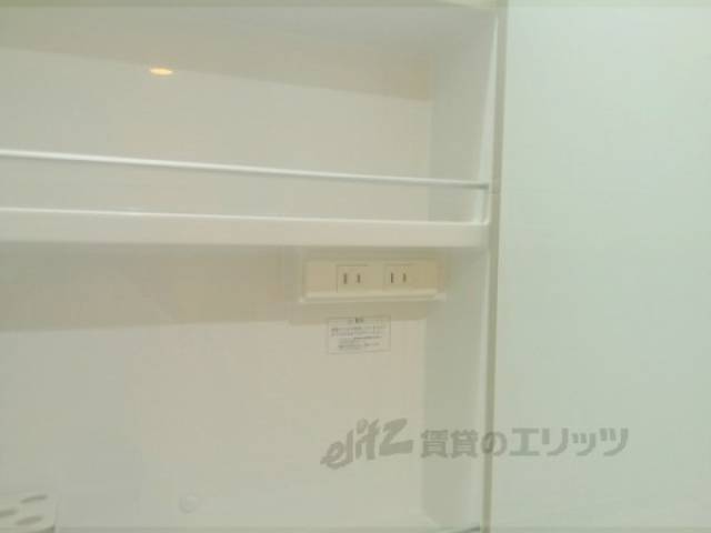 洗面所　コンセント　二口あります