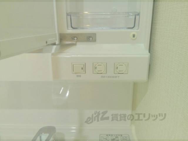 洗面所　コンセント　外側にも二口あり
