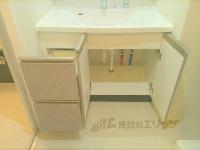 洗面所　下部収納