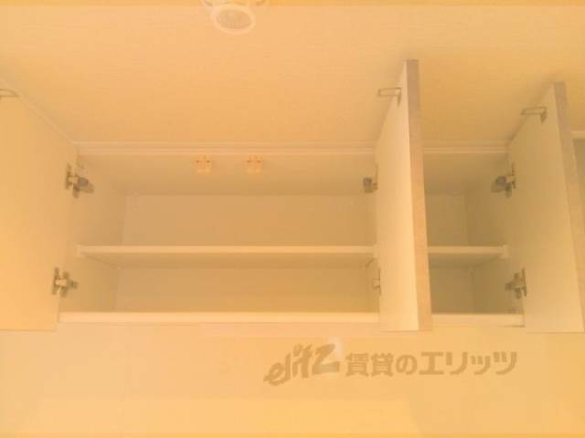 キッチン　上部収納