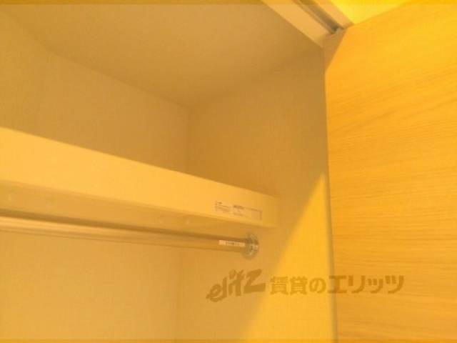 収納　棚、ハンガーラックつき