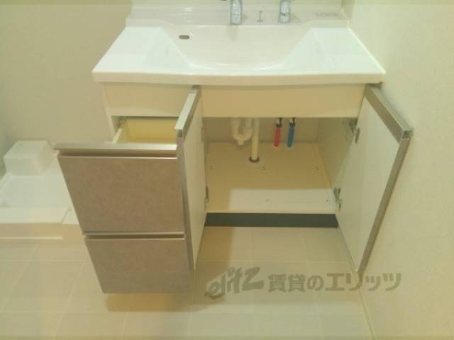 洗面所　下部収納