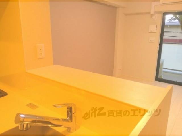 キッチン　カウンター　コンセントつきです