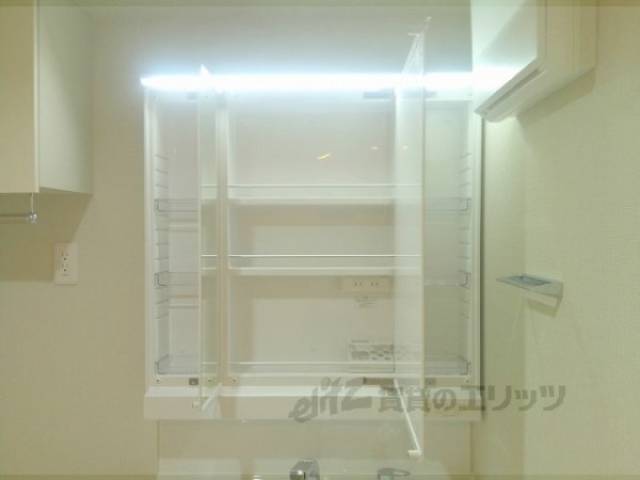 洗面所　鏡裏収納