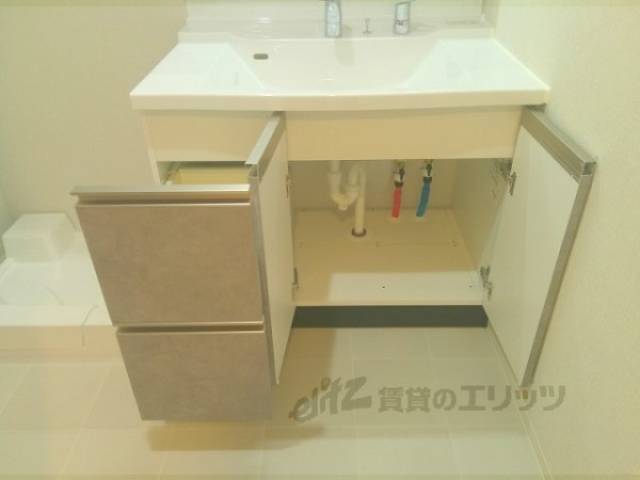 洗面所　下部収納