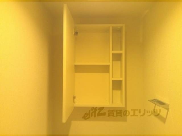 トイレ　上部収納