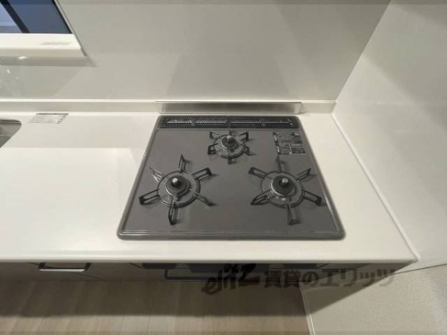 キッチン　３口コンロ