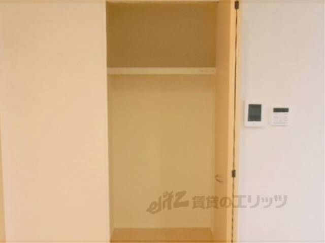 洋室　キッチン横