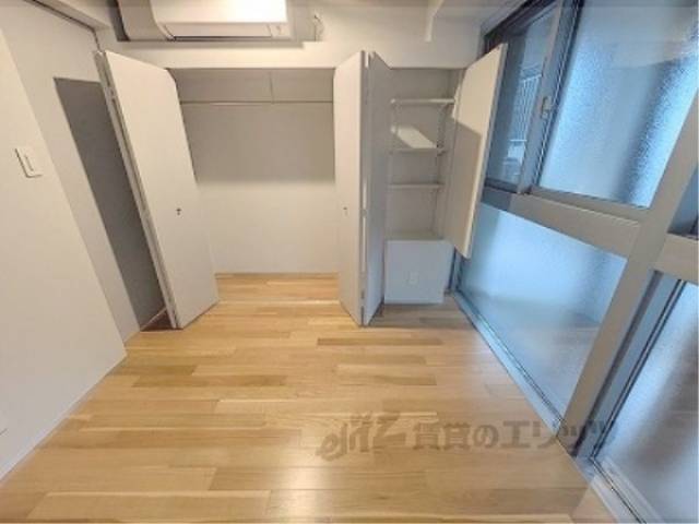 洋室　洋室収納