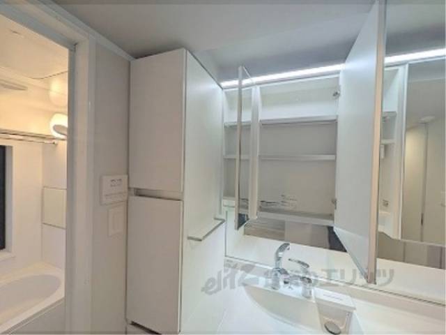 洗面所　洗面台収納