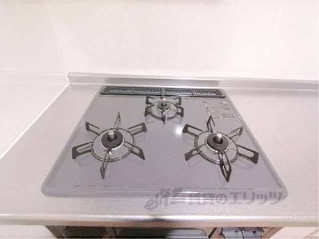 キッチン　ガス3口コンロ