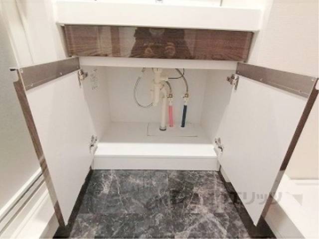 洗面所　洗面所下部収納
