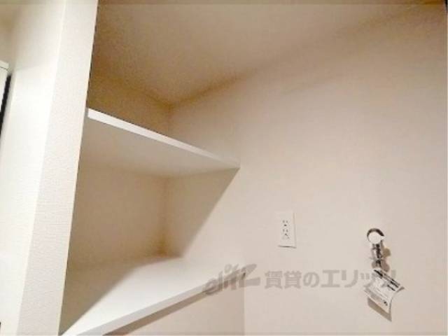 洗濯機置場　収納棚