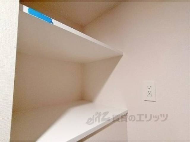 洗濯機置場　収納棚
