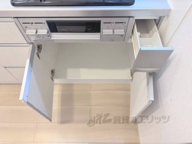 収納　キッチン下
